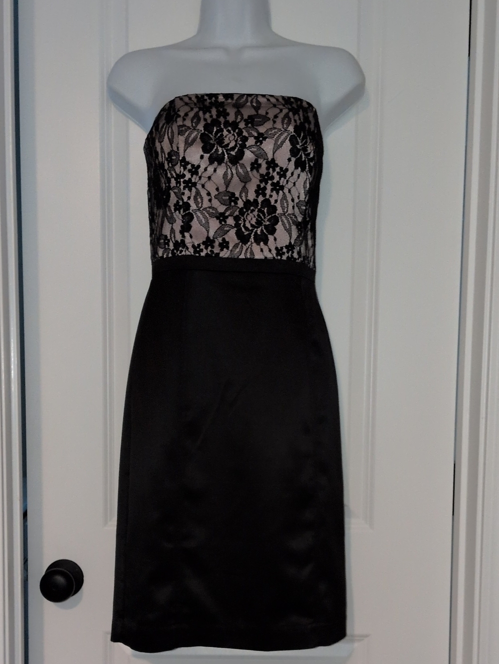 White House Black Market Strapless Black Lace-Overlay Cocktail Dress Size 4